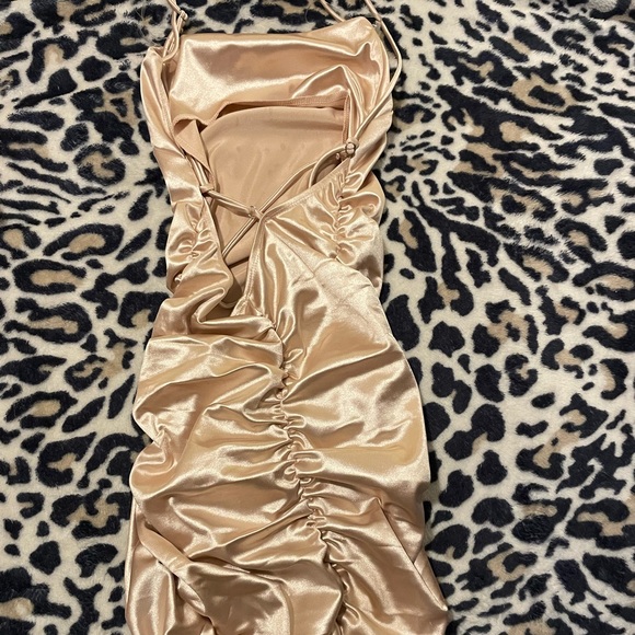 pink bodycon dress with cinched sides - Picture 3 of 4